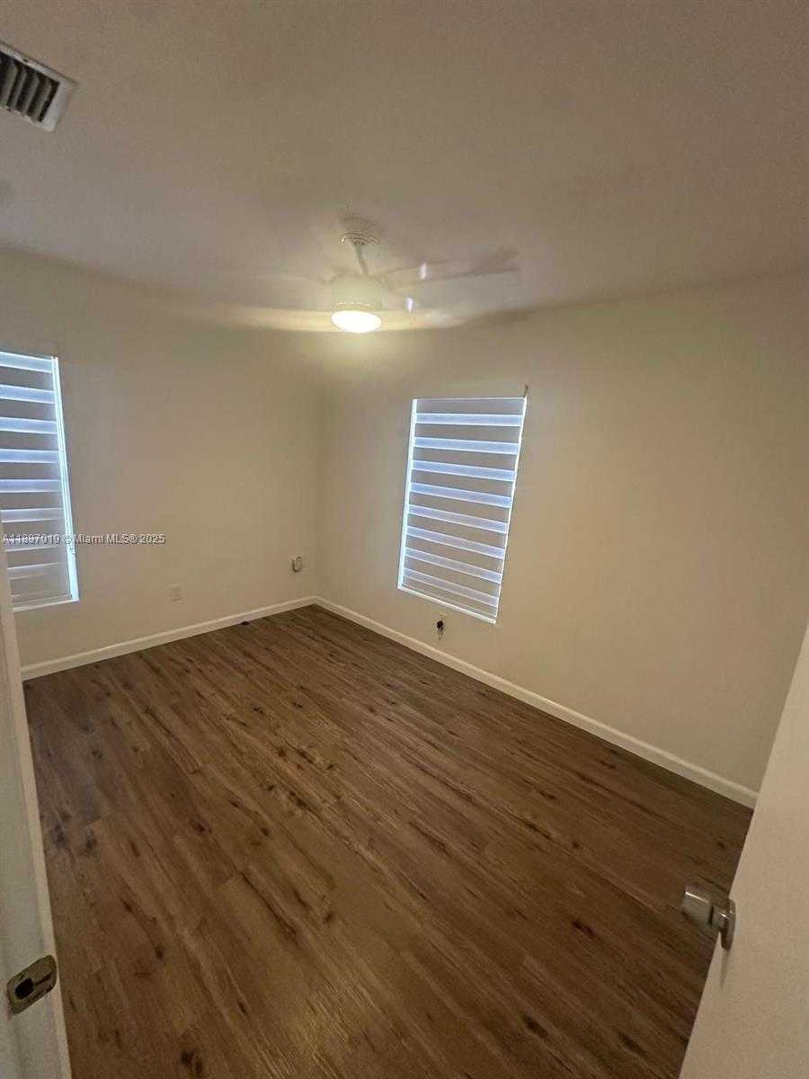 Small Image of 12411 SOUTH WEST 110TH S CANAL ST RD, Miami Number 4