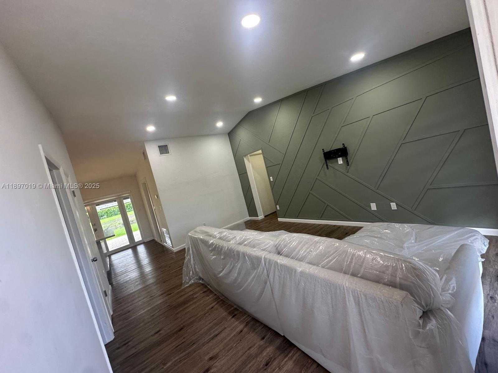 Small Image of 12411 SOUTH WEST 110TH S CANAL ST RD, Miami Number 5