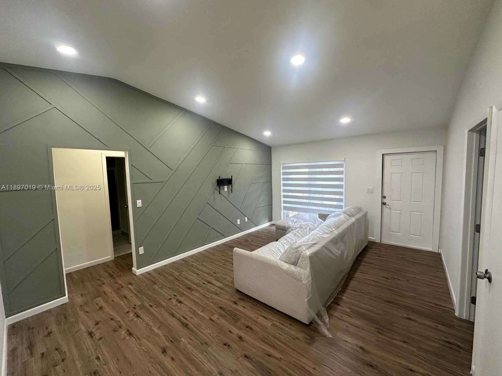 Small Image of 12411 SOUTH WEST 110TH S CANAL ST RD, Miami Number 6