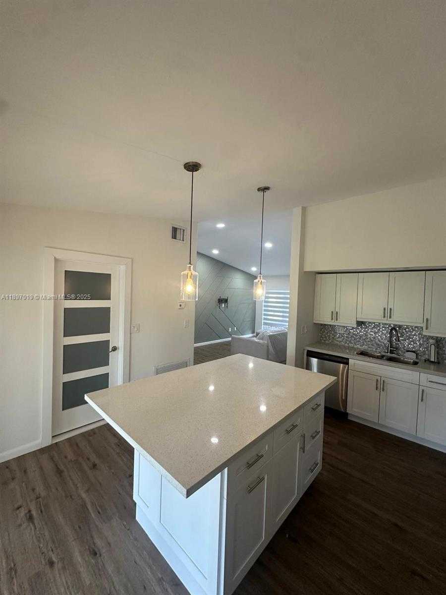 Small Image of 12411 SOUTH WEST 110TH S CANAL ST RD, Miami Number 8