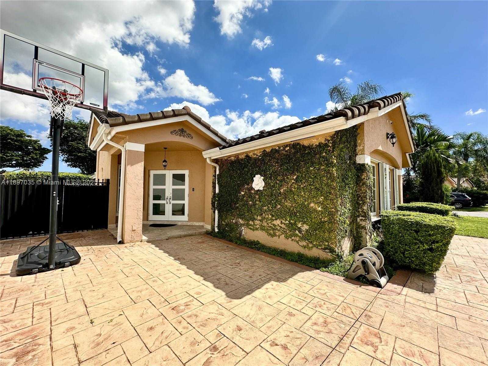 Small Image of 6097 SOUTH WEST 128TH CT, Miami Number 2