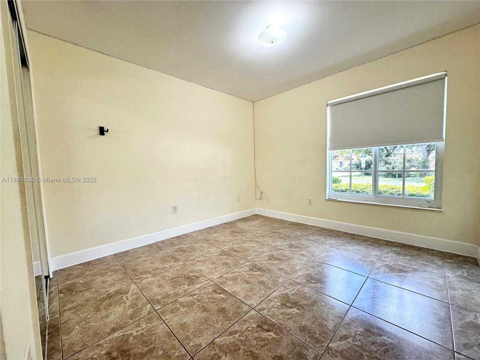 Small Image of 6097 SOUTH WEST 128TH CT, Miami Number 27