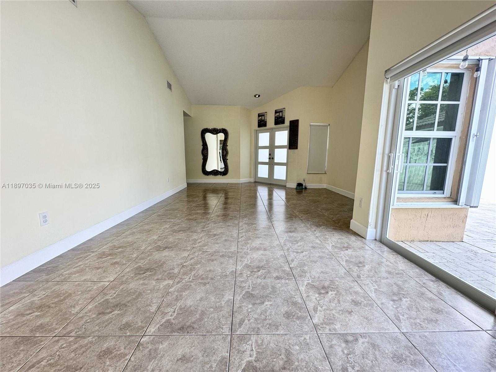 Small Image of 6097 SOUTH WEST 128TH CT, Miami Number 6