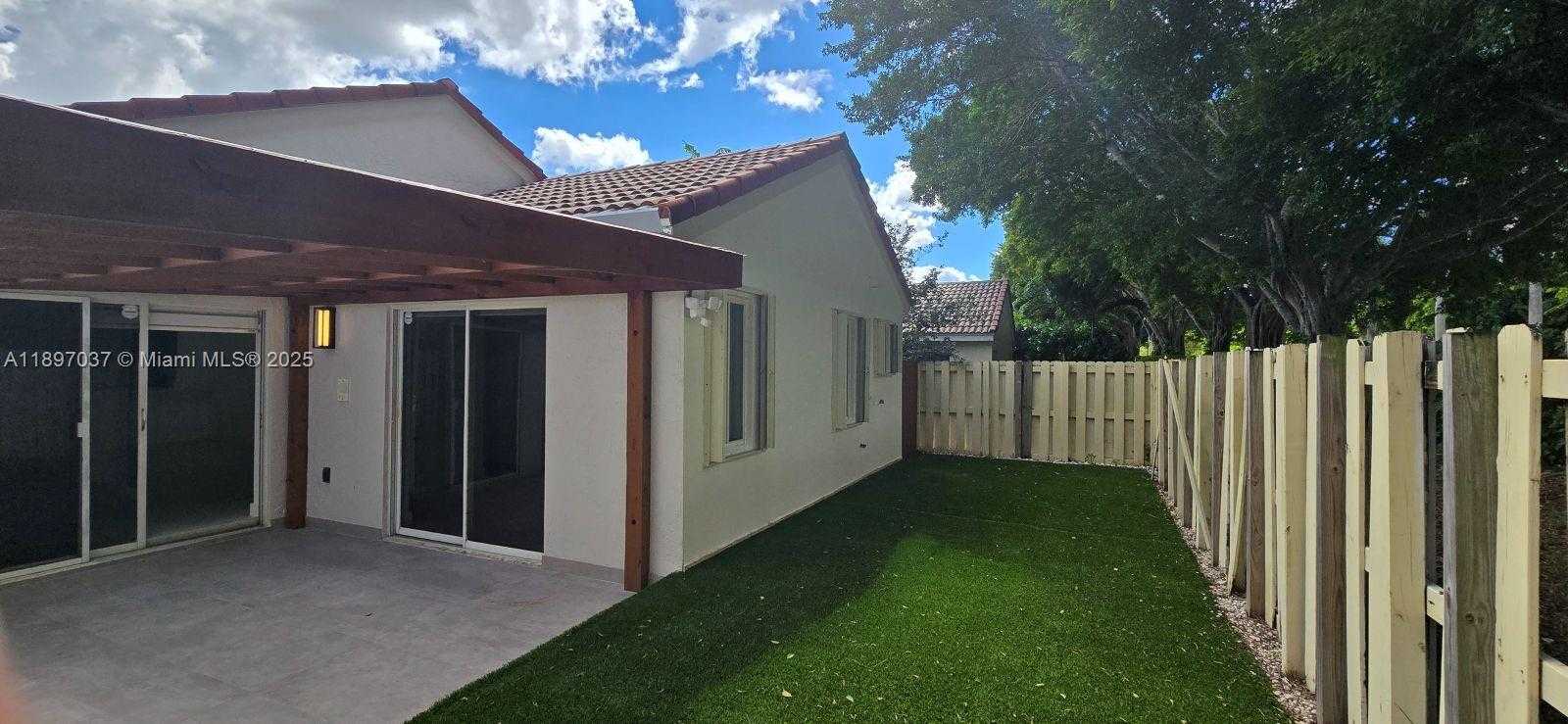 Small Image of 591 TALAVERA RD #591, Weston Number 18