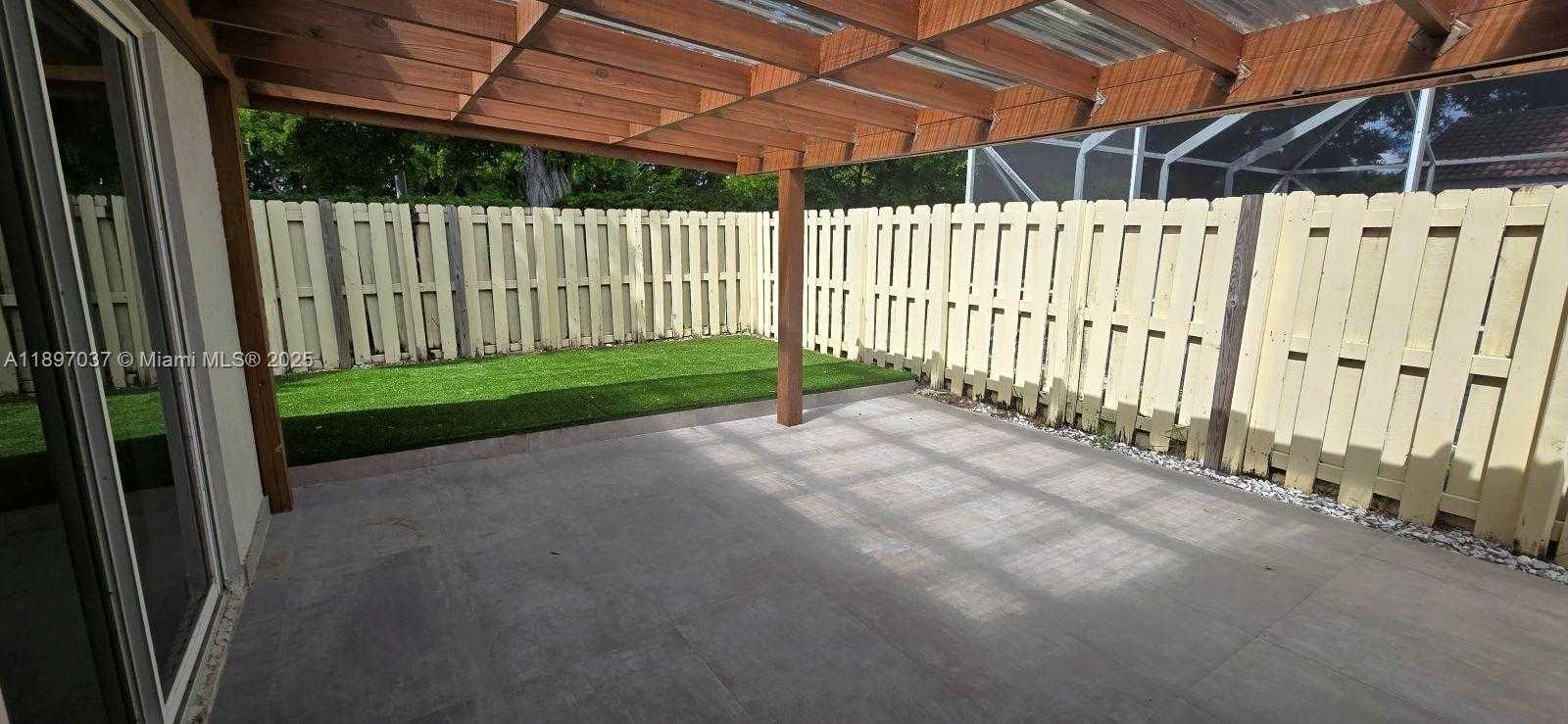Small Image of 591 TALAVERA RD #591, Weston Number 19