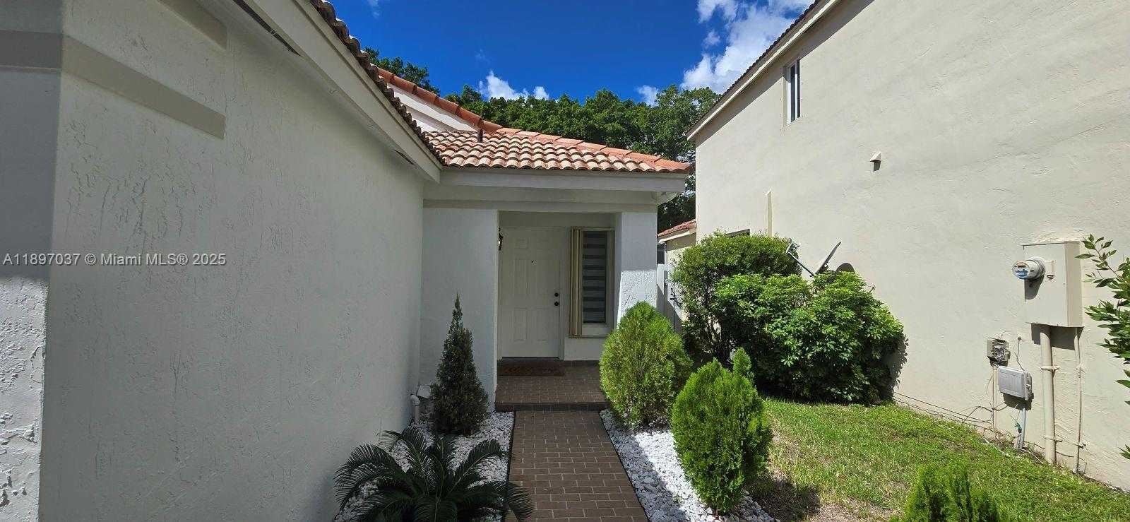 Small Image of 591 TALAVERA RD #591, Weston Number 3