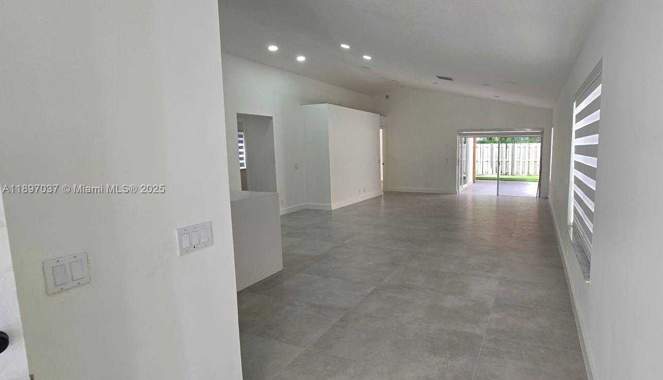 Small Image of 591 TALAVERA RD #591, Weston Number 4