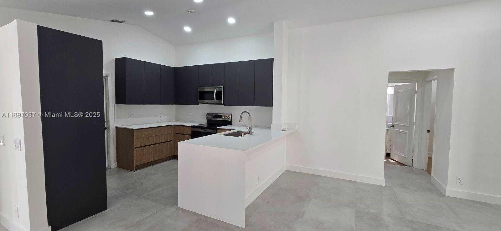 Small Image of 591 TALAVERA RD #591, Weston Number 5
