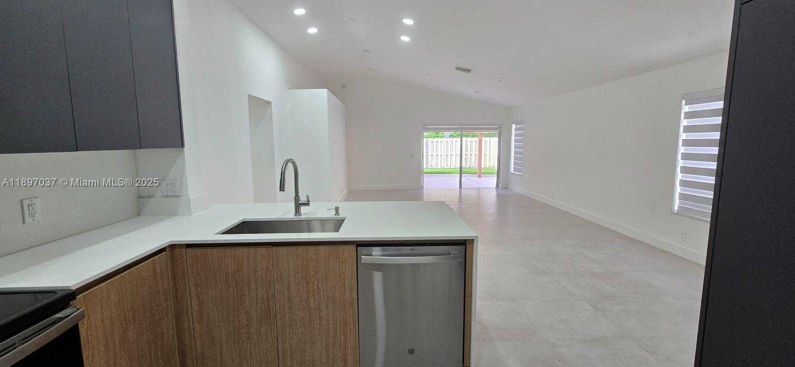 Small Image of 591 TALAVERA RD #591, Weston Number 7