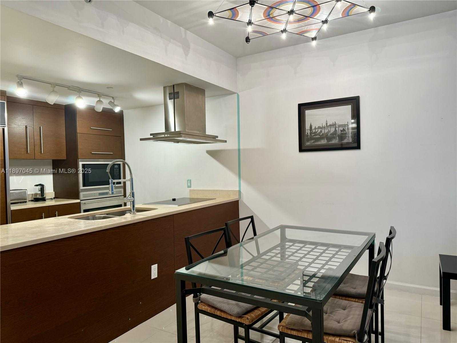 Small Image of 485 BRICKELL AVE #2606, Miami Number 12