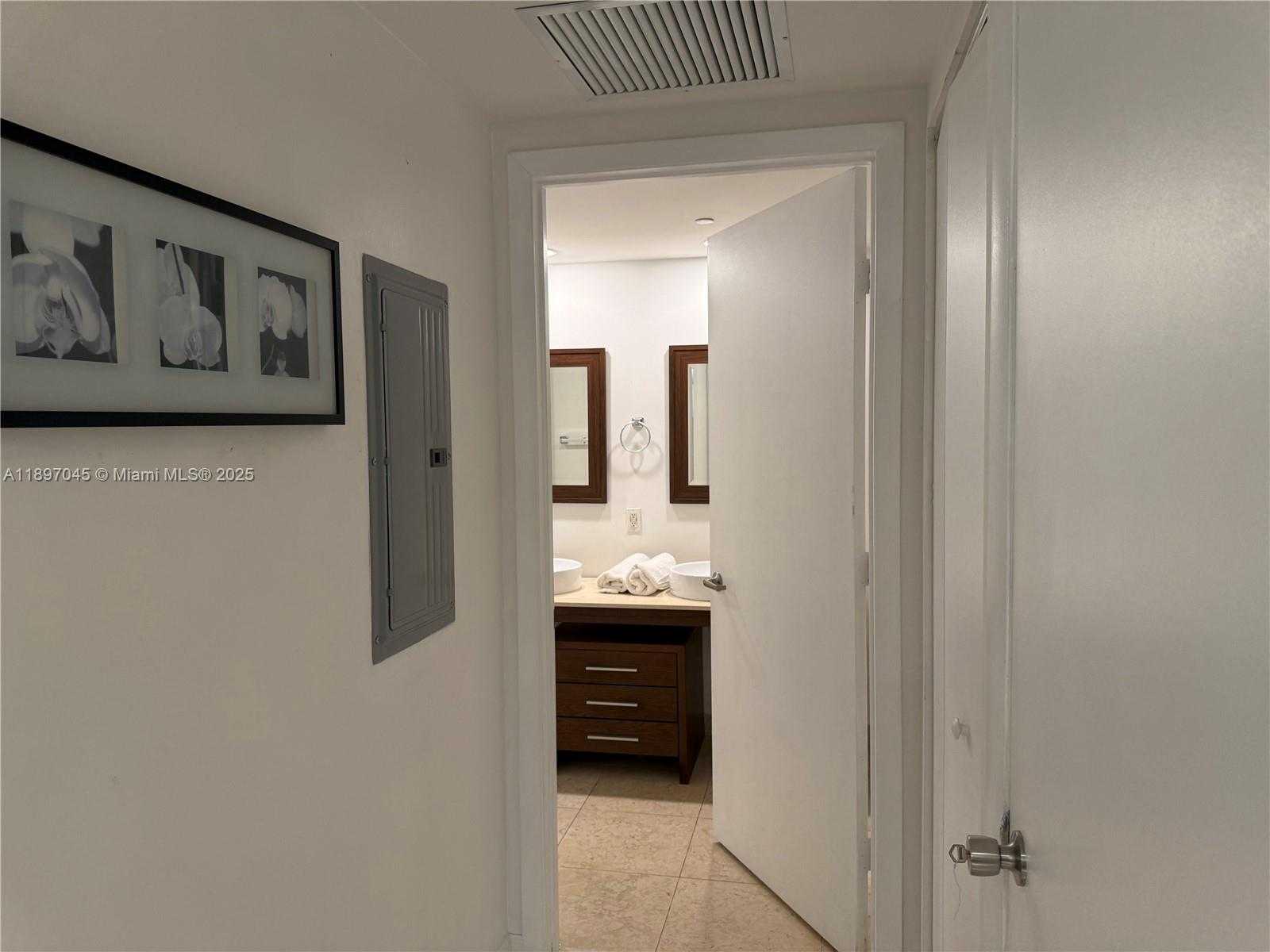 Small Image of 485 BRICKELL AVE #2606, Miami Number 13