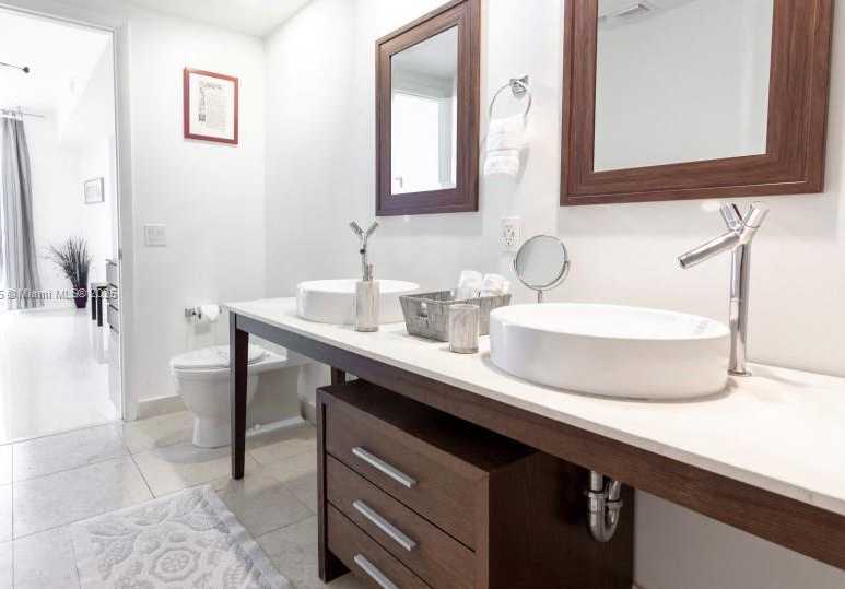 Small Image of 485 BRICKELL AVE #2606, Miami Number 14