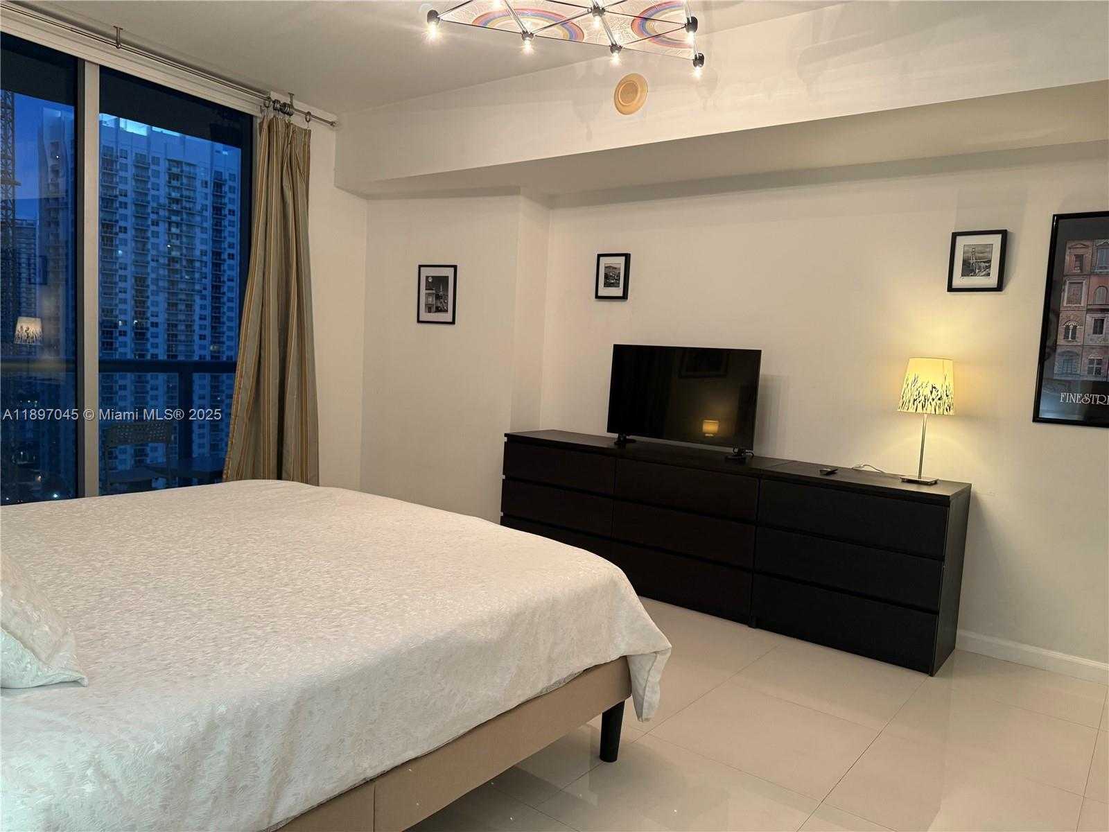 Small Image of 485 BRICKELL AVE #2606, Miami Number 16