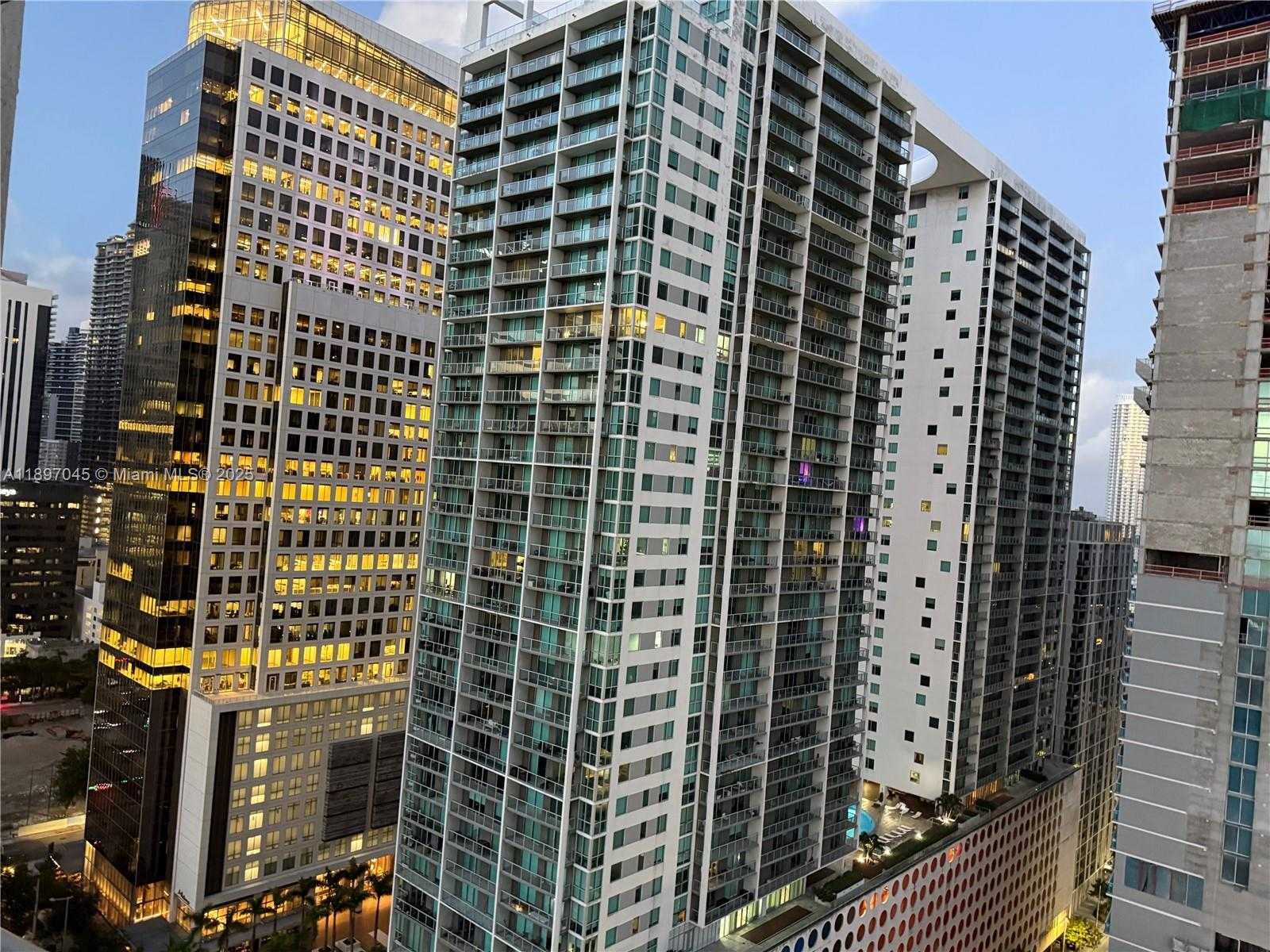 Small Image of 485 BRICKELL AVE #2606, Miami Number 4