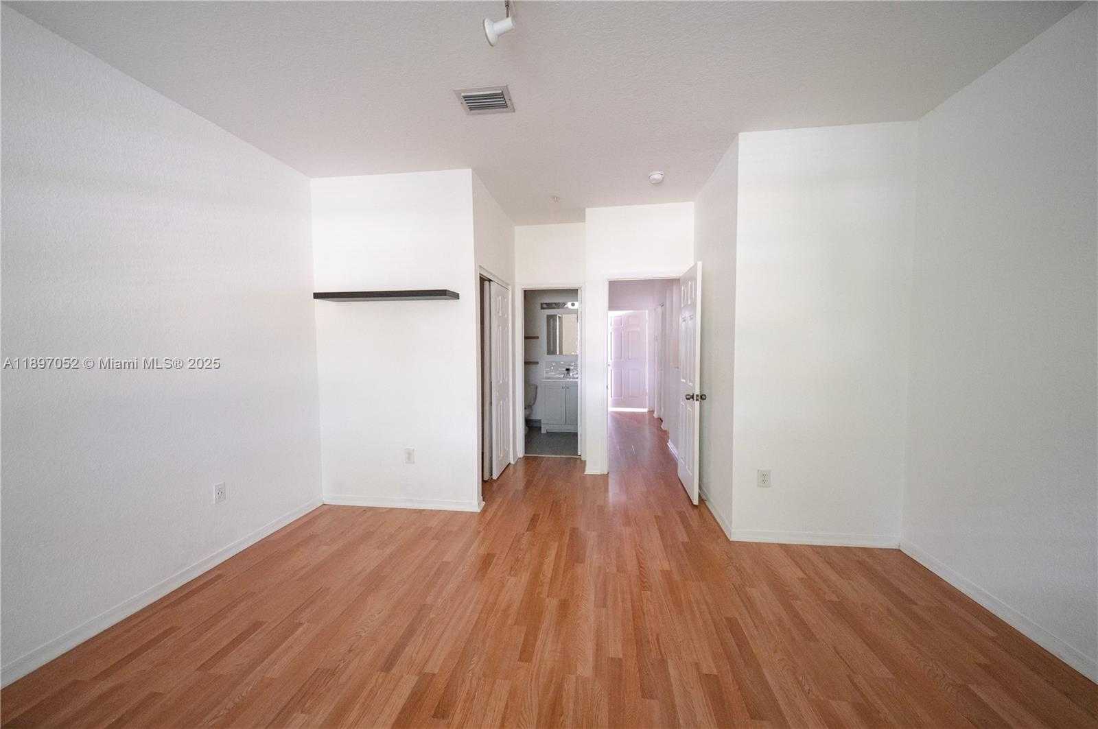 Small Image of 5670 NORTH WEST 116TH AVE #212, Doral Number 7