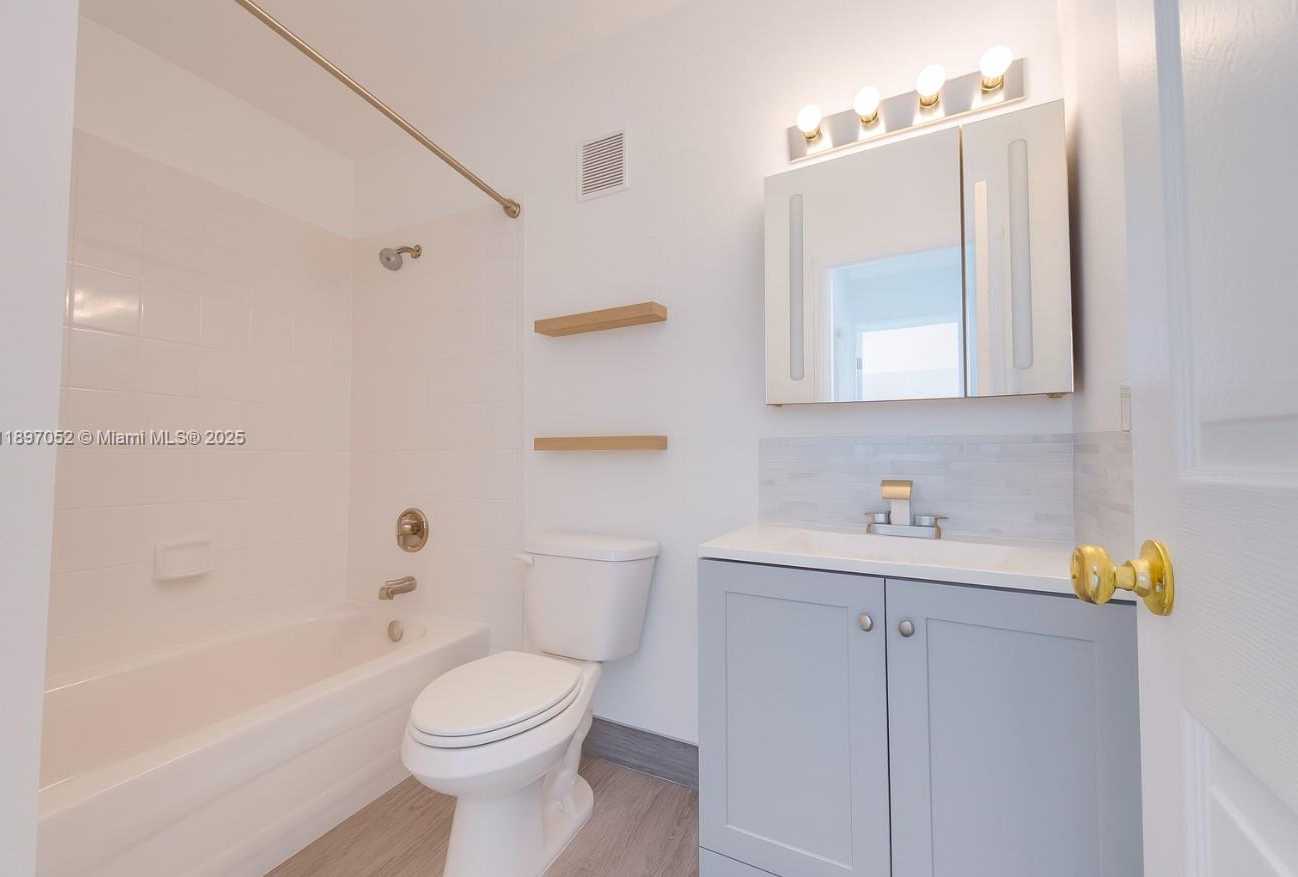 Small Image of 5670 NORTH WEST 116TH AVE #212, Doral Number 8