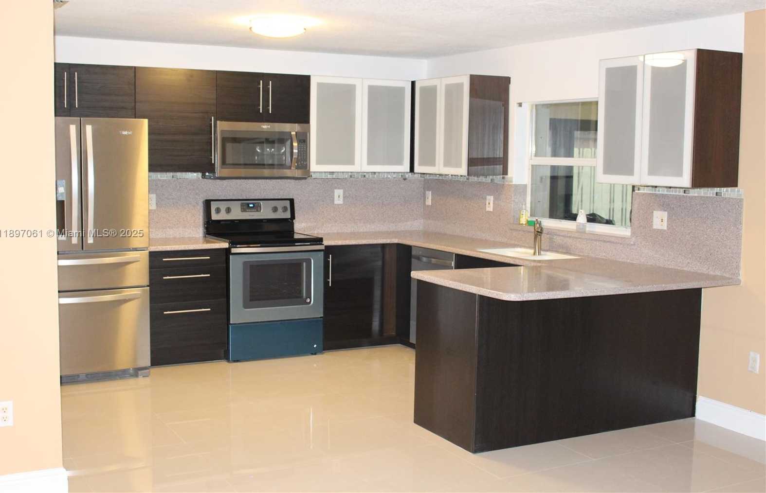 Small Image of 8881 NORTH WEST 189TH TER, Hialeah Number 2
