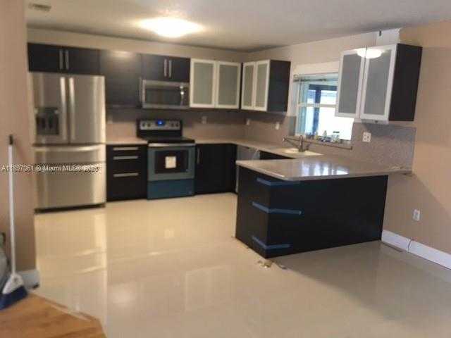 Small Image of 8881 NORTH WEST 189TH TER, Hialeah Number 3
