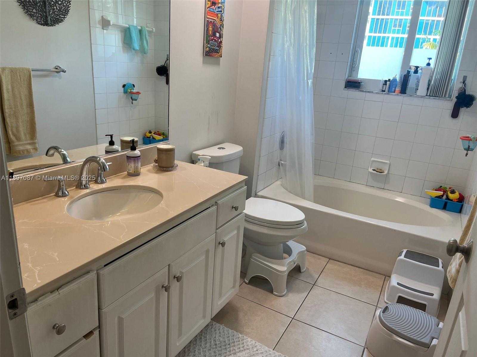 Small Image of 2000 NORTH BAYSHORE DR #301, Miami Number 10