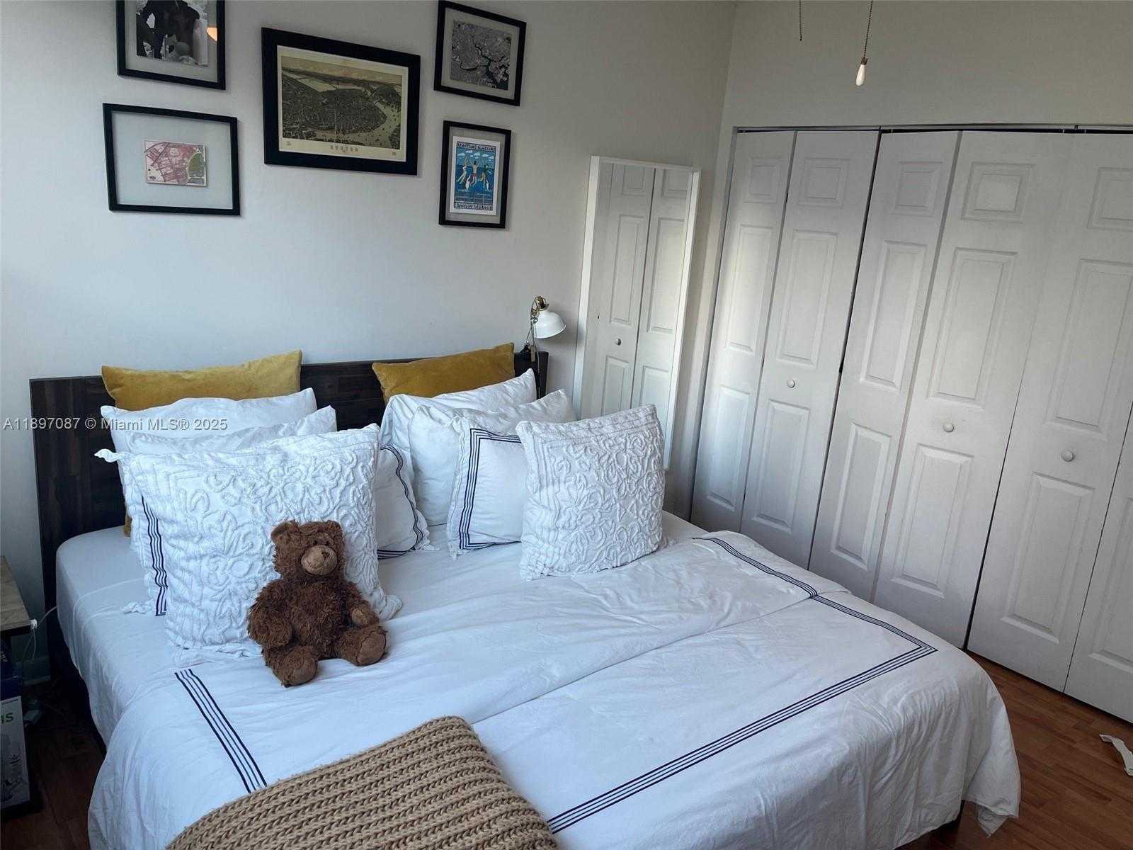 Small Image of 2000 NORTH BAYSHORE DR #301, Miami Number 11