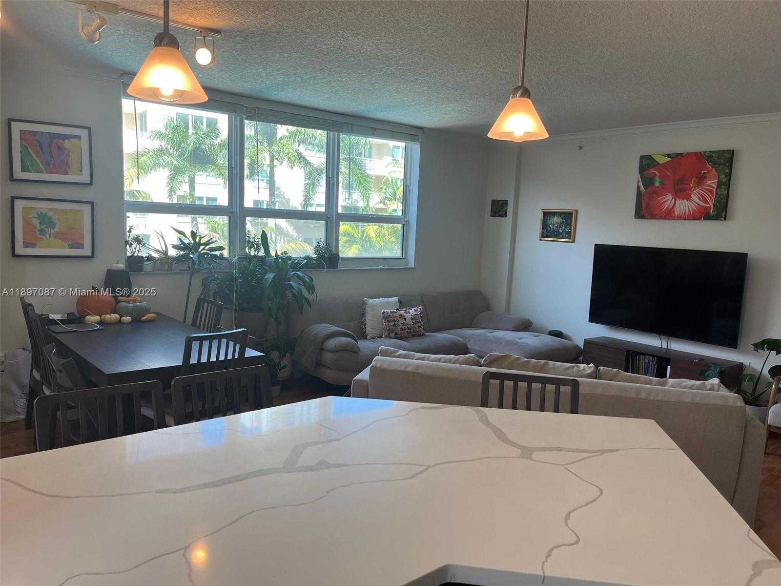 Small Image of 2000 NORTH BAYSHORE DR #301, Miami Number 5