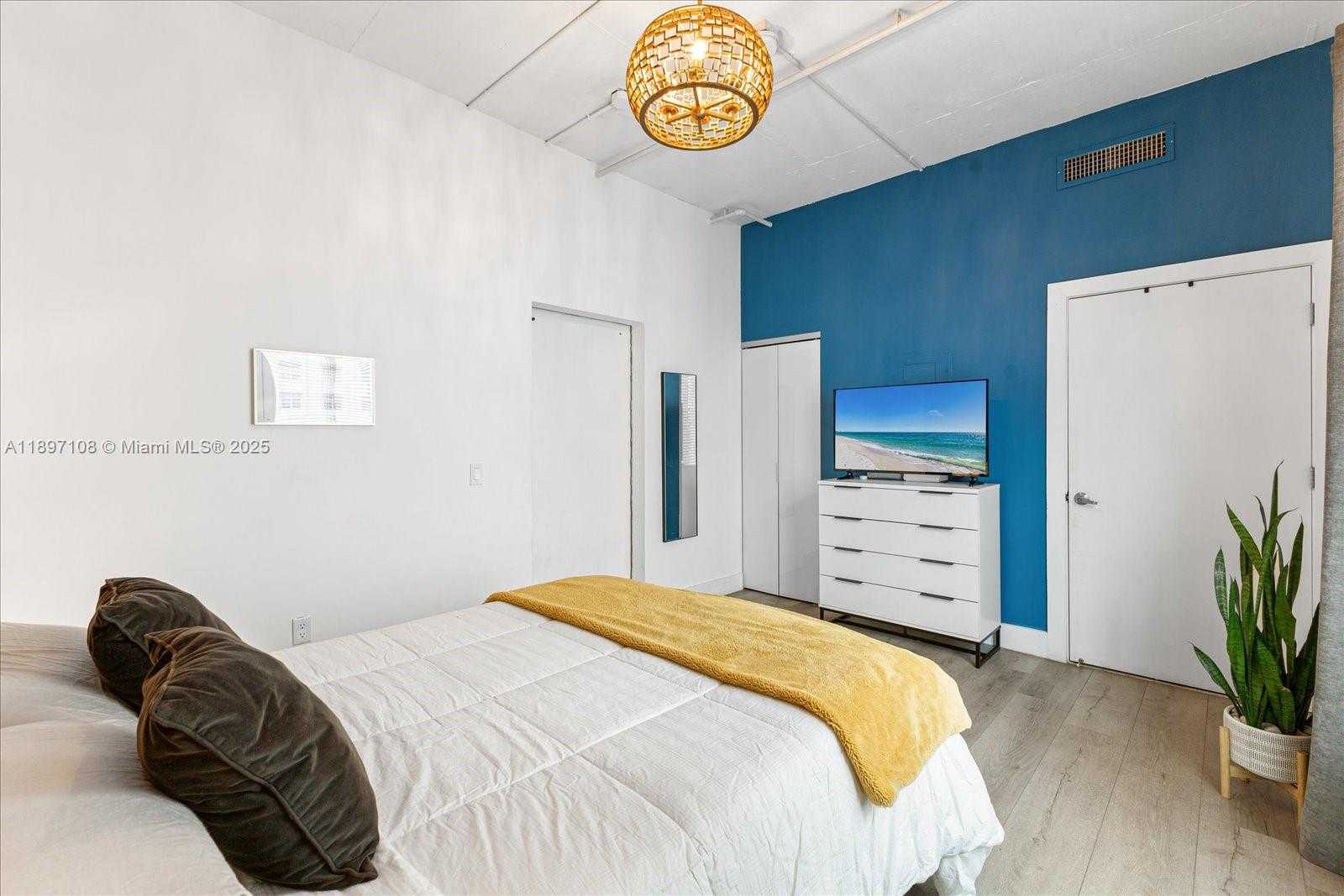 Small Image of 1700 MERIDIAN AVE #203, Miami Beach Number 15