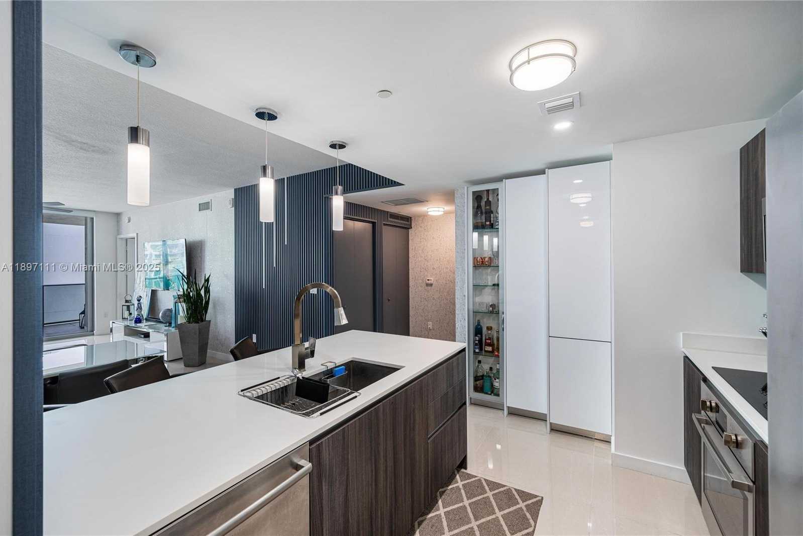 Small Image of Miami Number 10