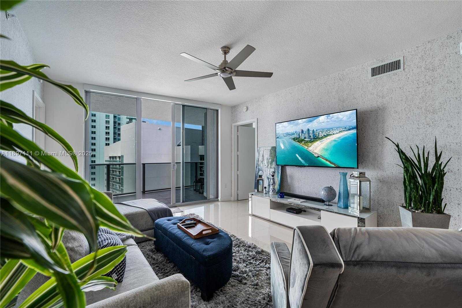 Small Image of Miami Number 12