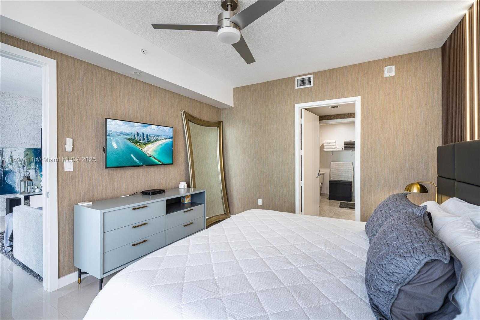 Small Image of Miami Number 14