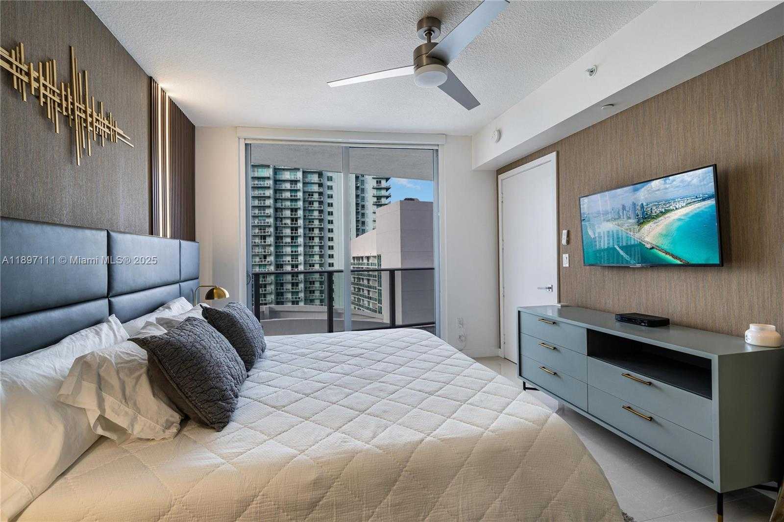 Small Image of Miami Number 15