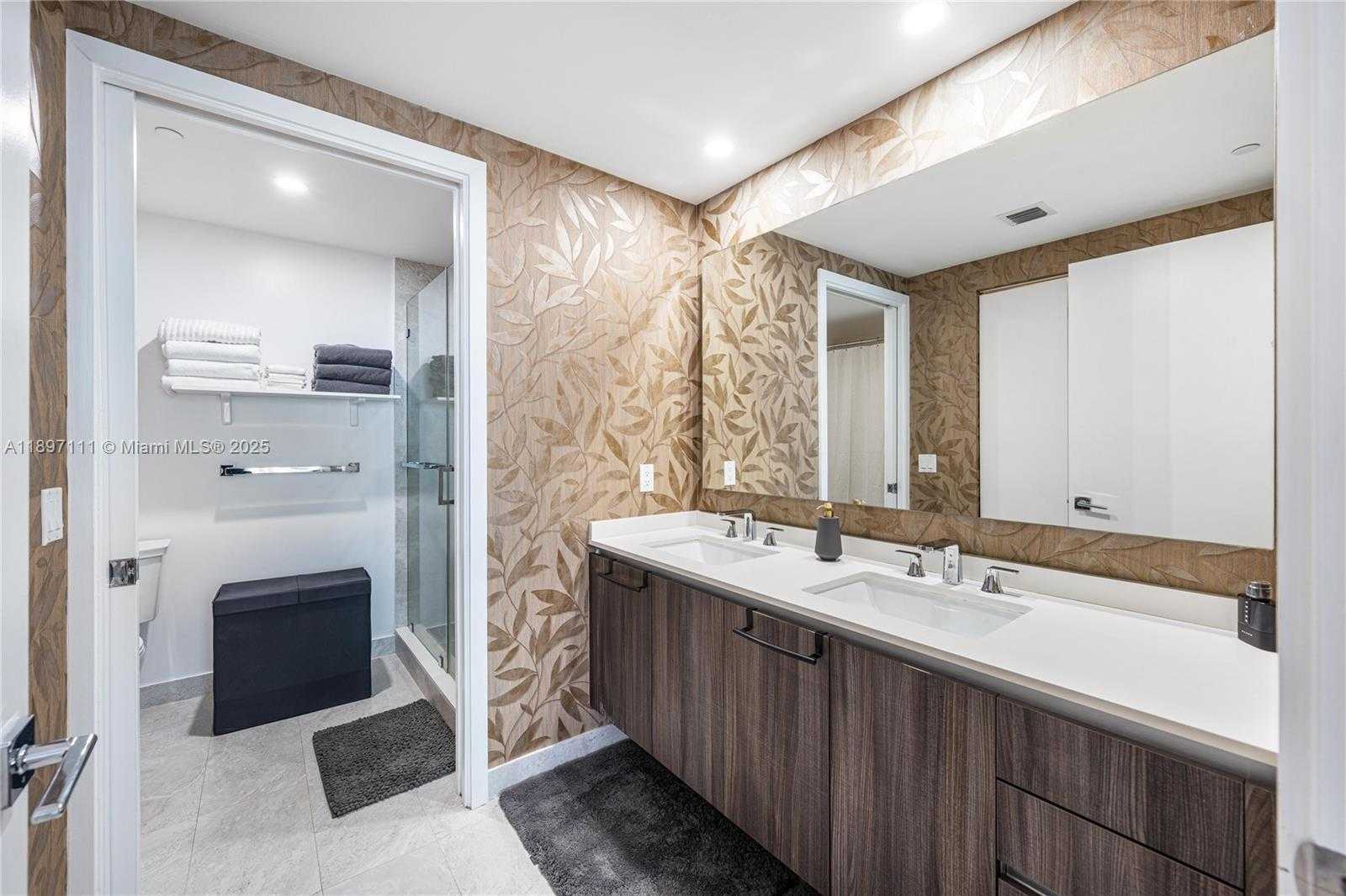 Small Image of Miami Number 16