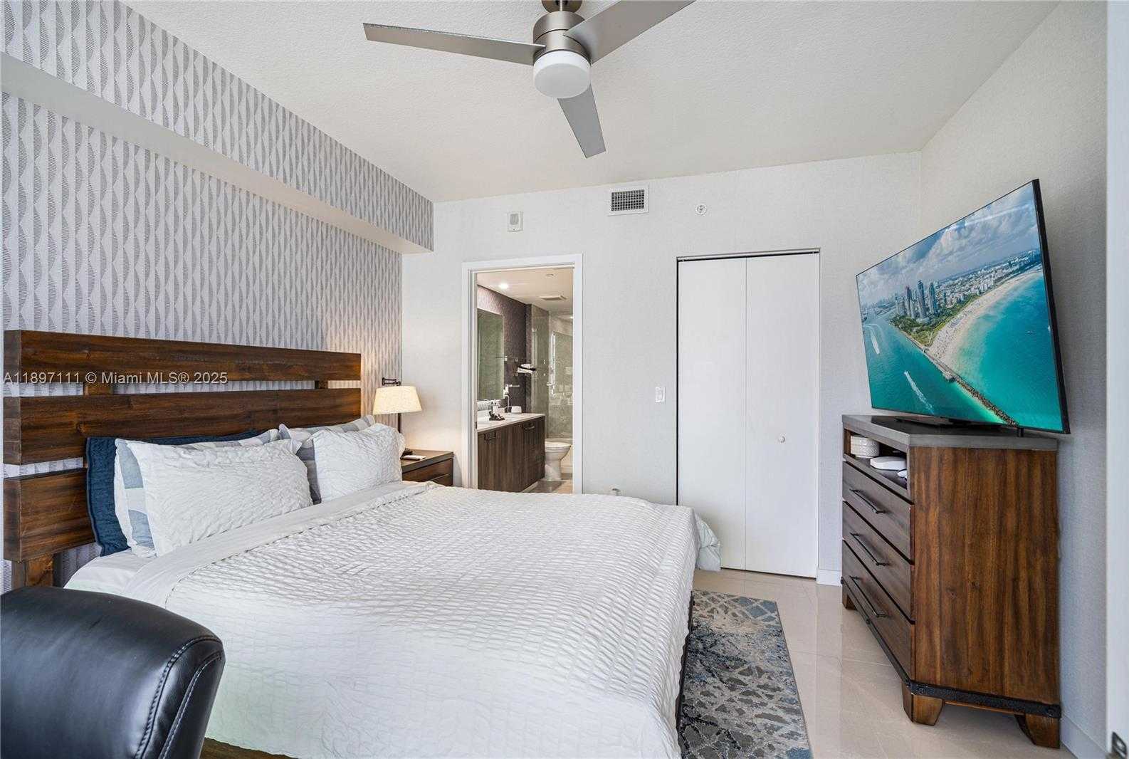 Small Image of Miami Number 19