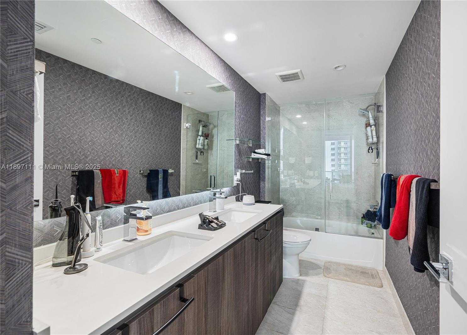 Small Image of Miami Number 21