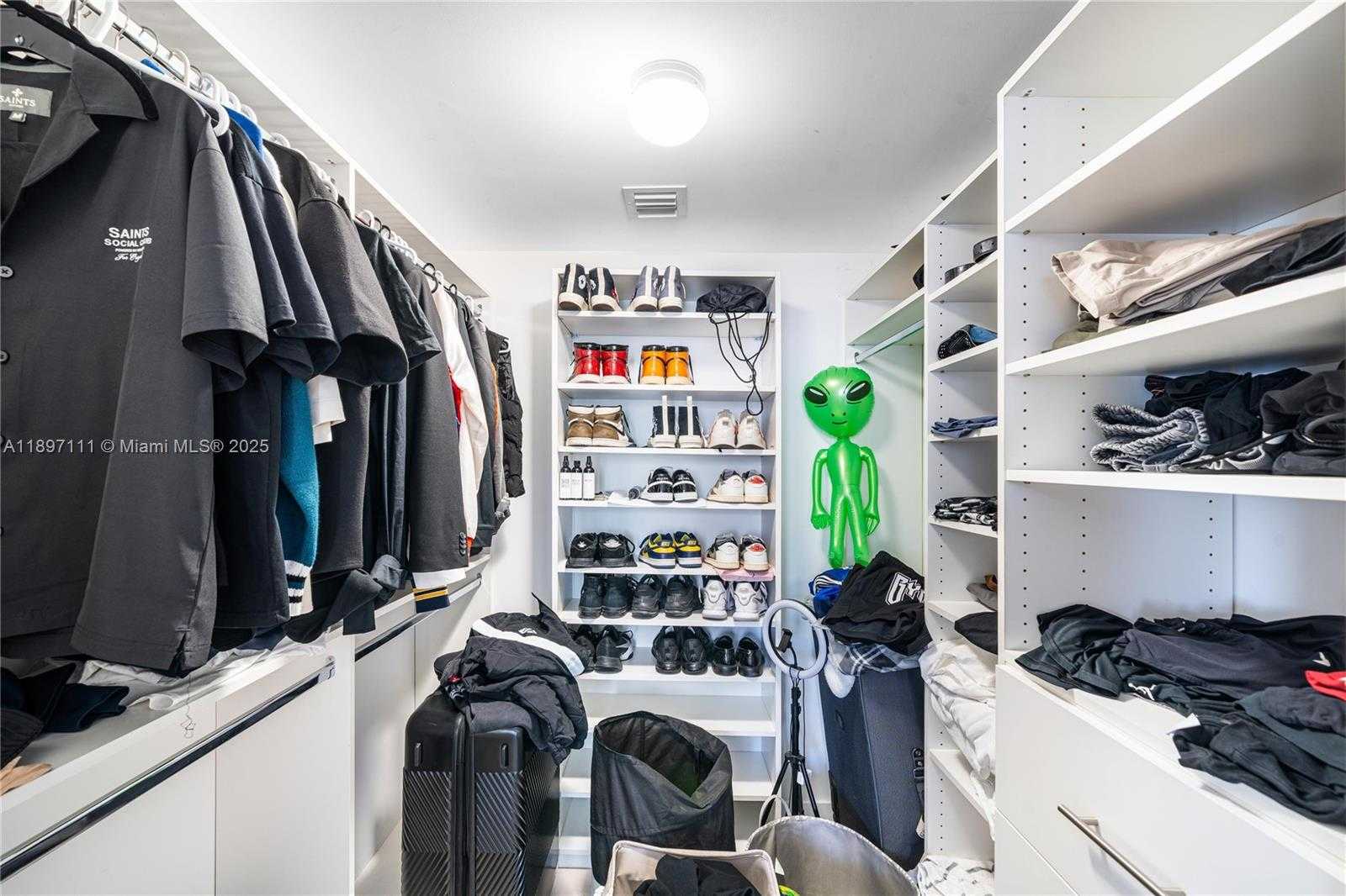 Small Image of Miami Number 22