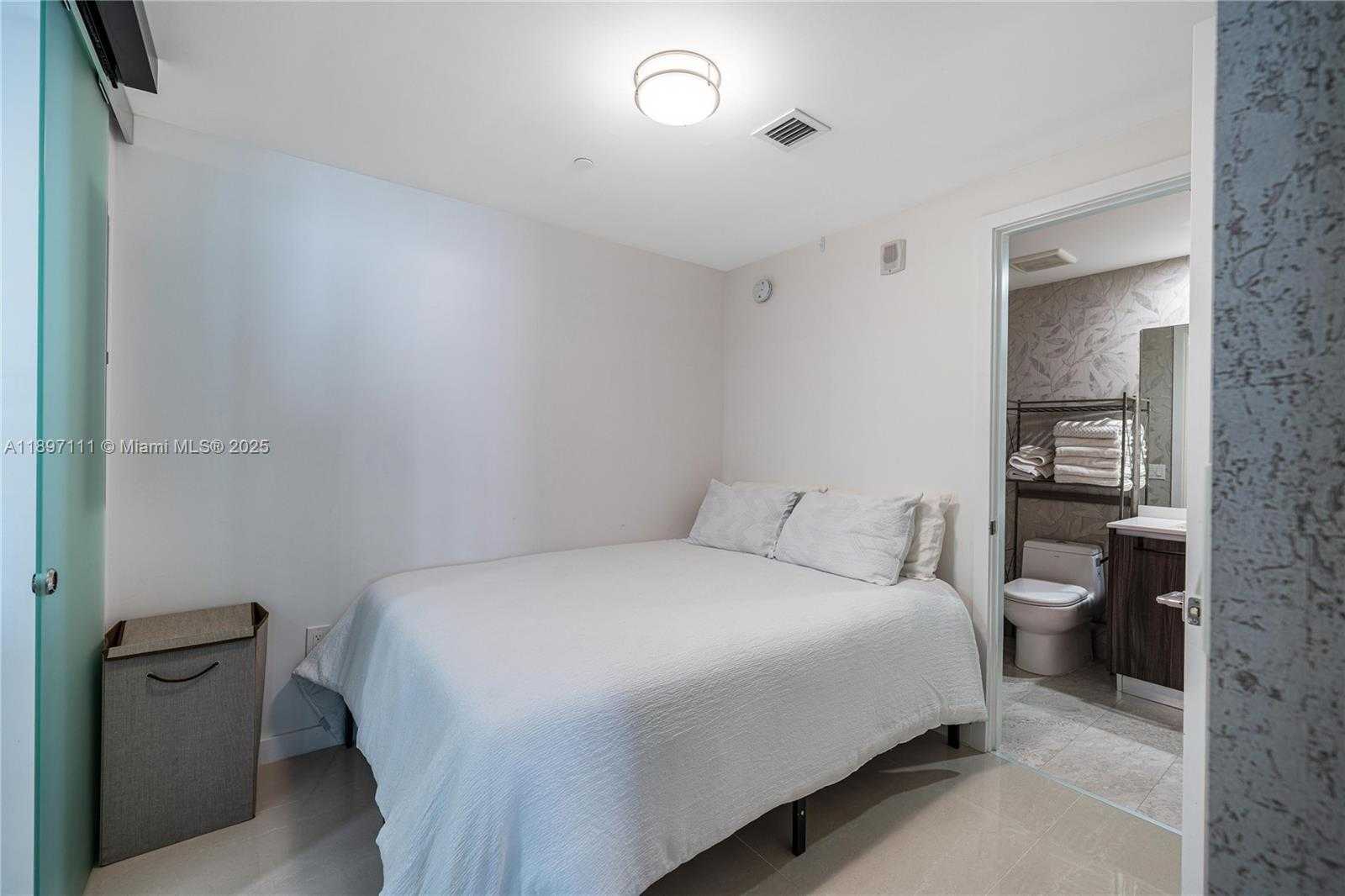 Small Image of Miami Number 23