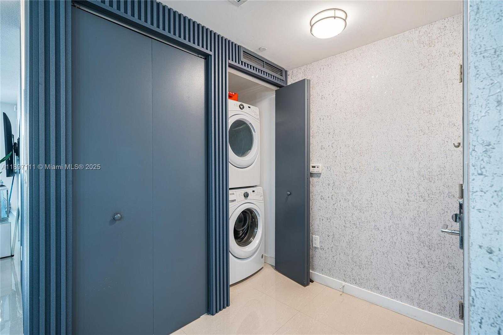 Small Image of Miami Number 26