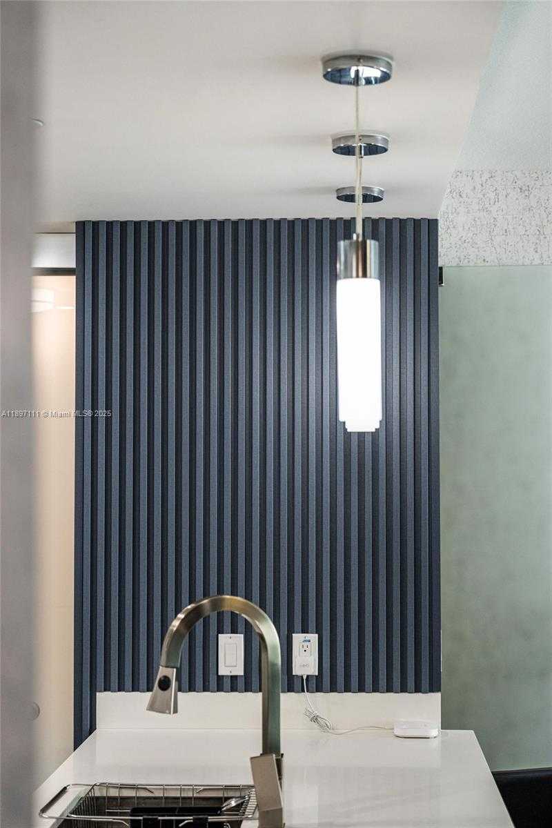 Small Image of Miami Number 36