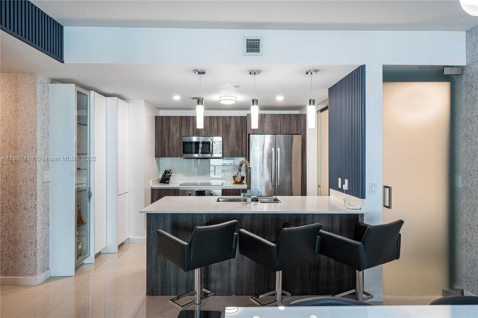 Small Image of Miami Number 4