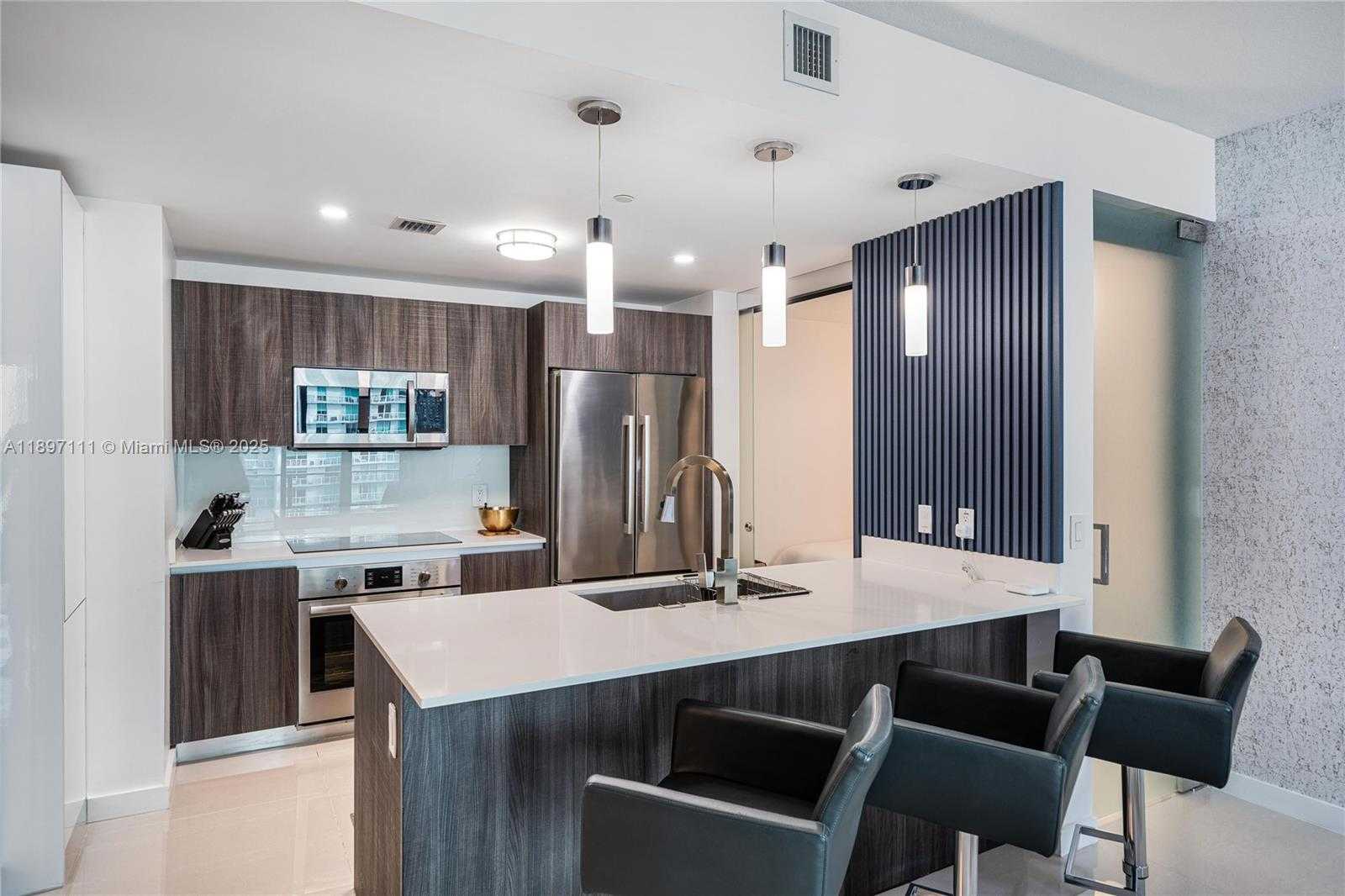 Small Image of Miami Number 5