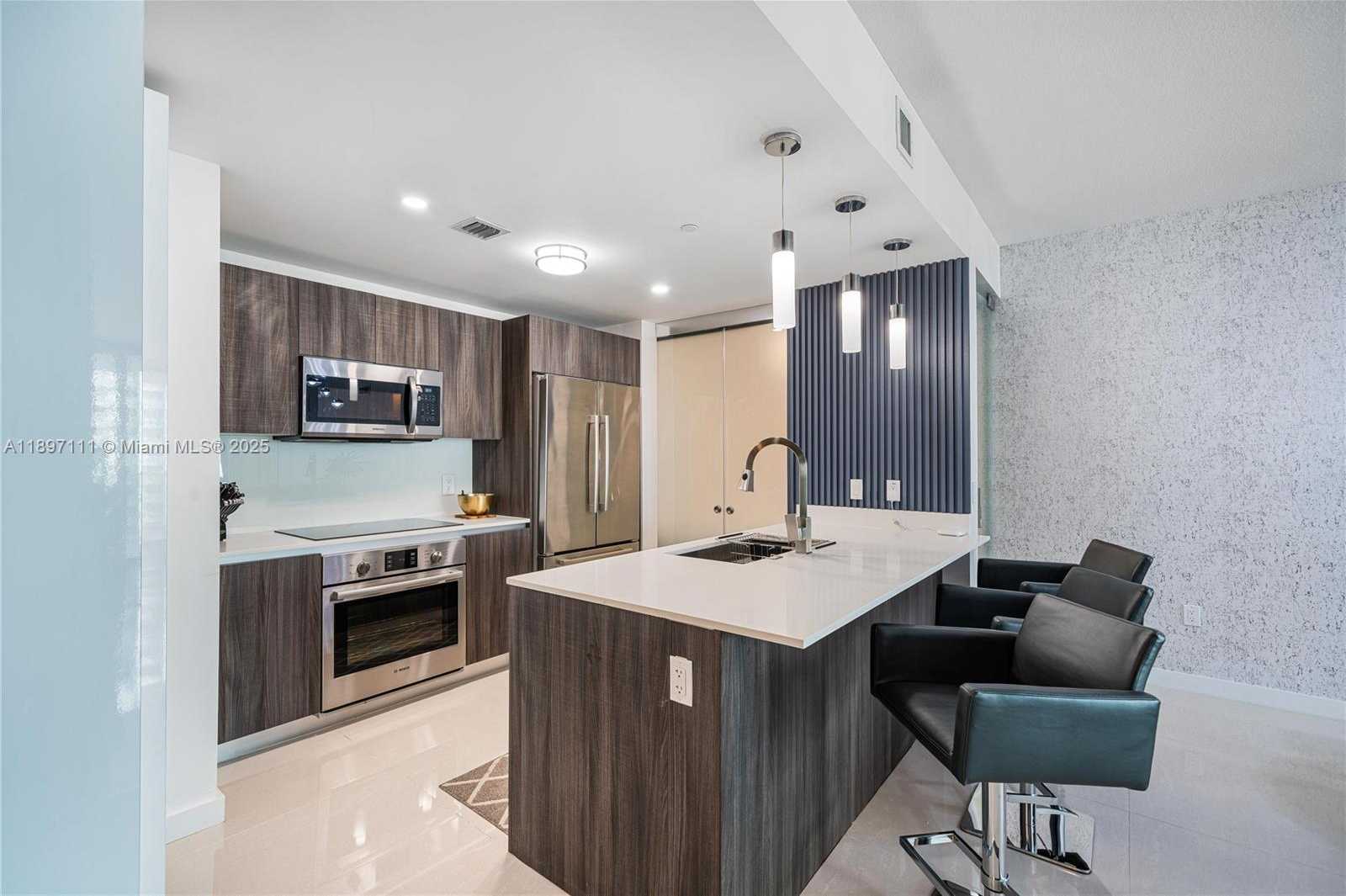 Small Image of Miami Number 7