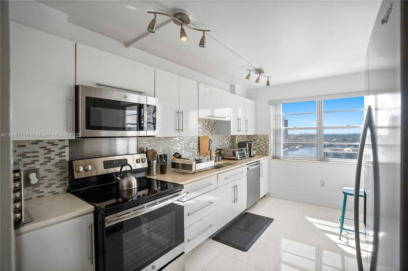 Small Image of 2851 NORTH EAST 183RD ST #1816E, Aventura Number 11