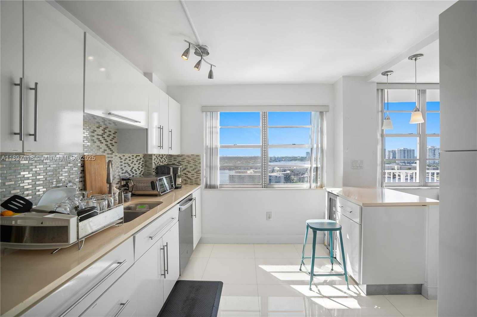 Small Image of 2851 NORTH EAST 183RD ST #1816E, Aventura Number 12