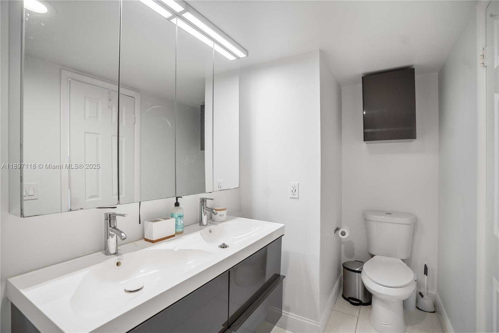 Small Image of 2851 NORTH EAST 183RD ST #1816E, Aventura Number 21