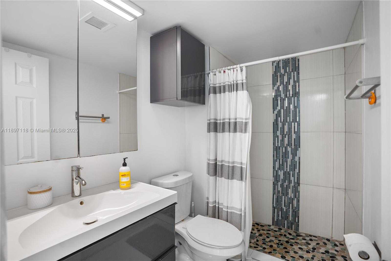 Small Image of 2851 NORTH EAST 183RD ST #1816E, Aventura Number 25