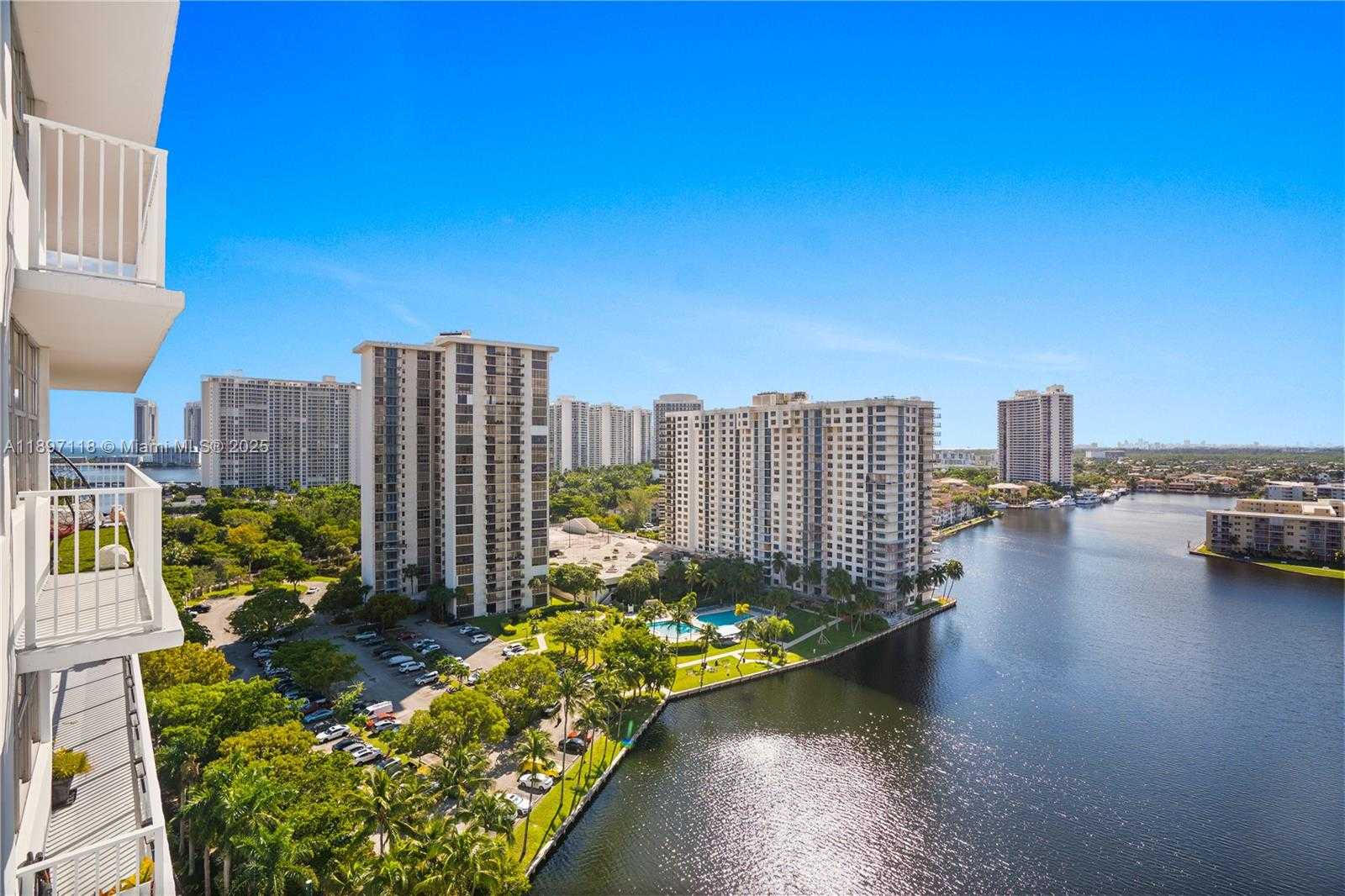 Small Image of 2851 NORTH EAST 183RD ST #1816E, Aventura Number 27