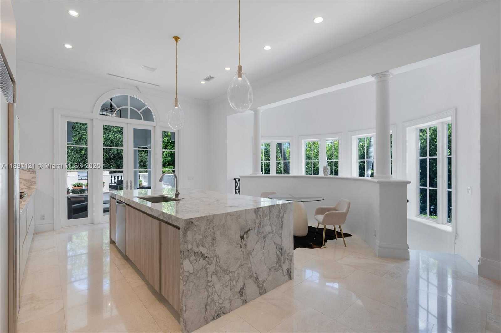 Small Image of 26 TAHITI BEACH ISLAND RD, Coral Gables Number 14