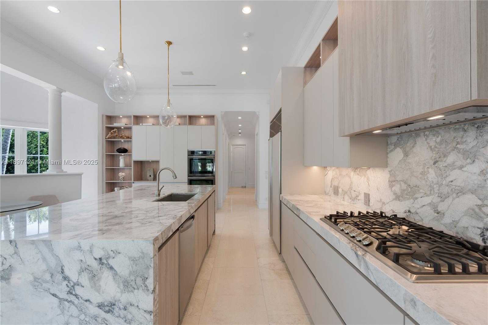 Small Image of 26 TAHITI BEACH ISLAND RD, Coral Gables Number 16