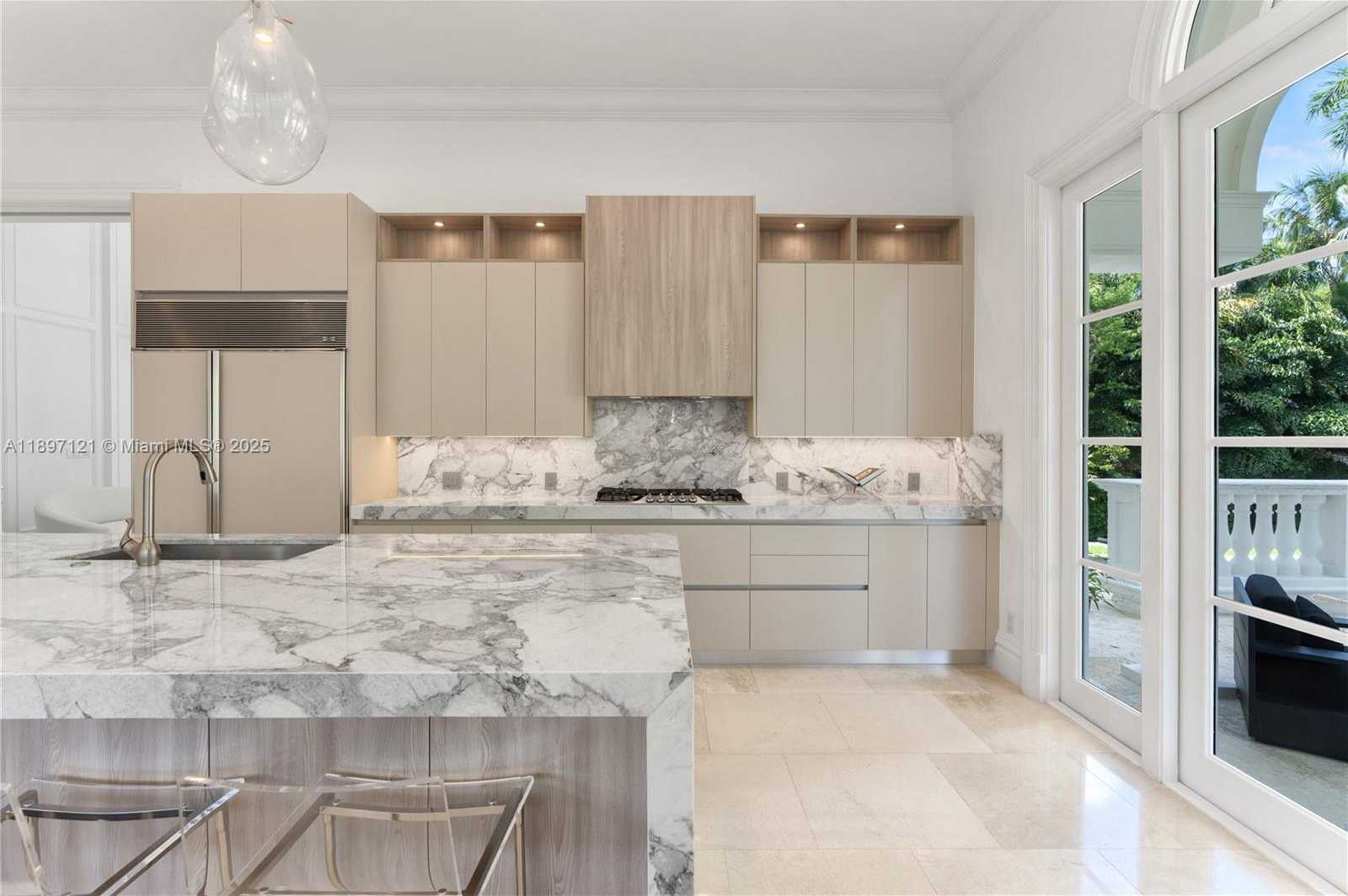 Small Image of 26 TAHITI BEACH ISLAND RD, Coral Gables Number 17