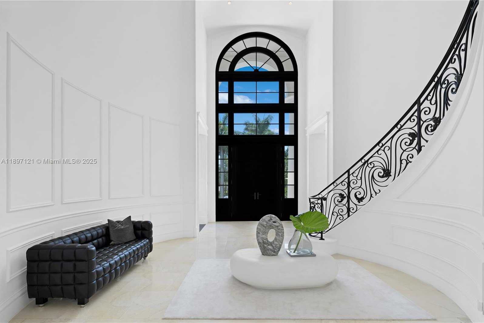 Small Image of 26 TAHITI BEACH ISLAND RD, Coral Gables Number 2