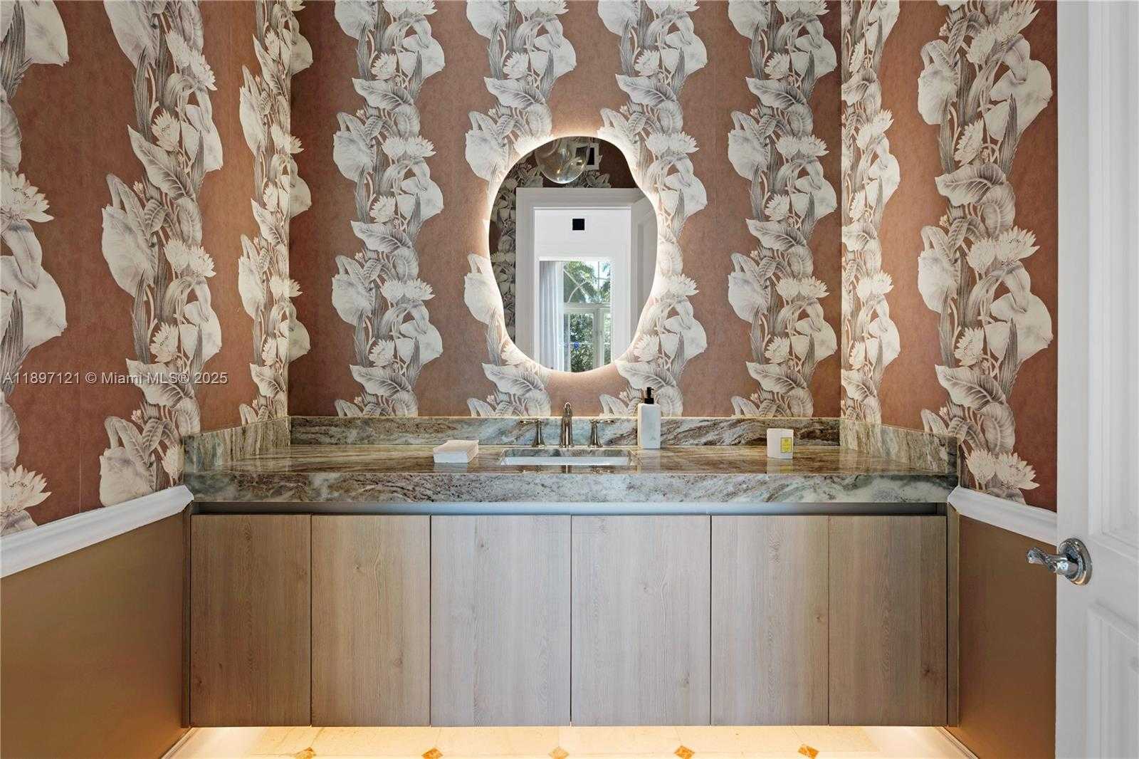 Small Image of 26 TAHITI BEACH ISLAND RD, Coral Gables Number 20